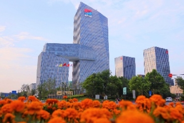 點贊！中國巨石榮登2023年玻璃纖維十大品牌榜單之首